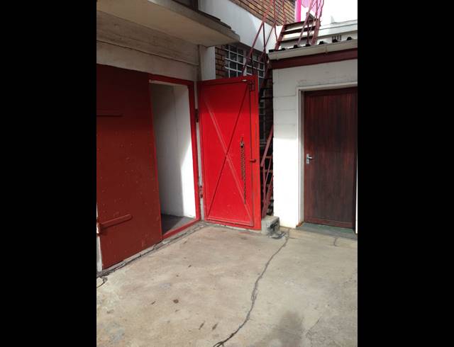 128M² FACTORY TO LET IN PAARDEN EILAND